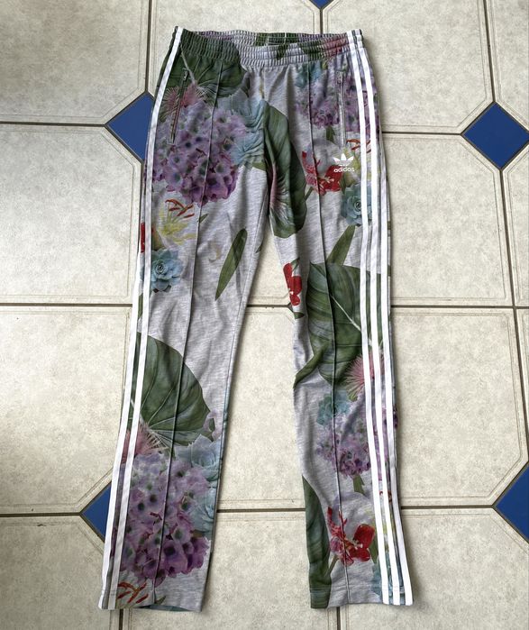 Спортивные штаны Adidas Originals Floral Flower карго адидас три полоски кепка обей бейсболка obey панама wu tang sk8 костюм y2k og raw blue jnco бокс
