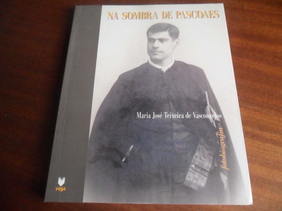 "NA SOMBRA DE PASCOAES" - Fotobiografia de Maria José Teixeira de Vasconcelos - 1ª Edição de 1993