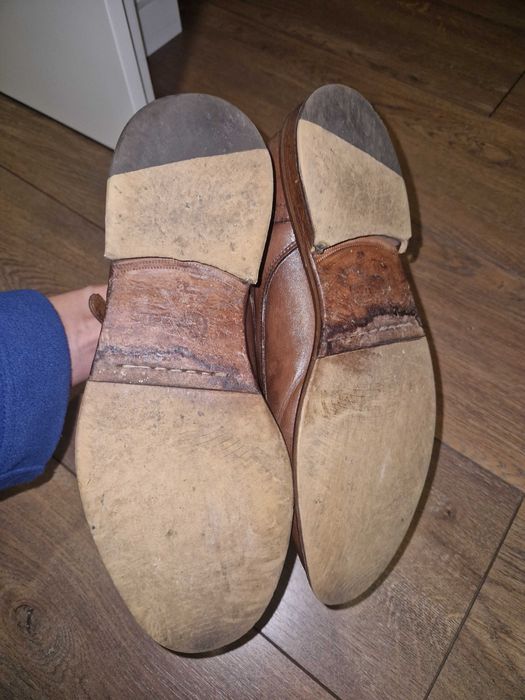 Sapatos de homem castanhos de fivelas 42