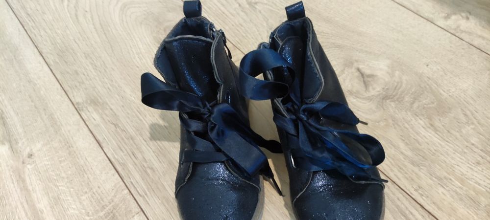 dziewczynki rozmiar 29 jesień wiosna połysksk granat
Piękny kolor, sz