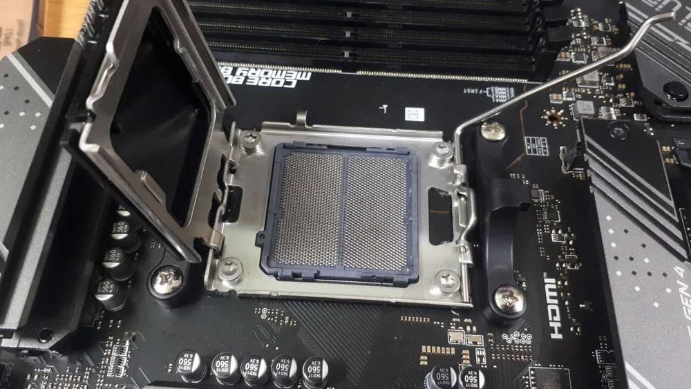 Материнська плата MSI B650 Gaming Plus WiFi