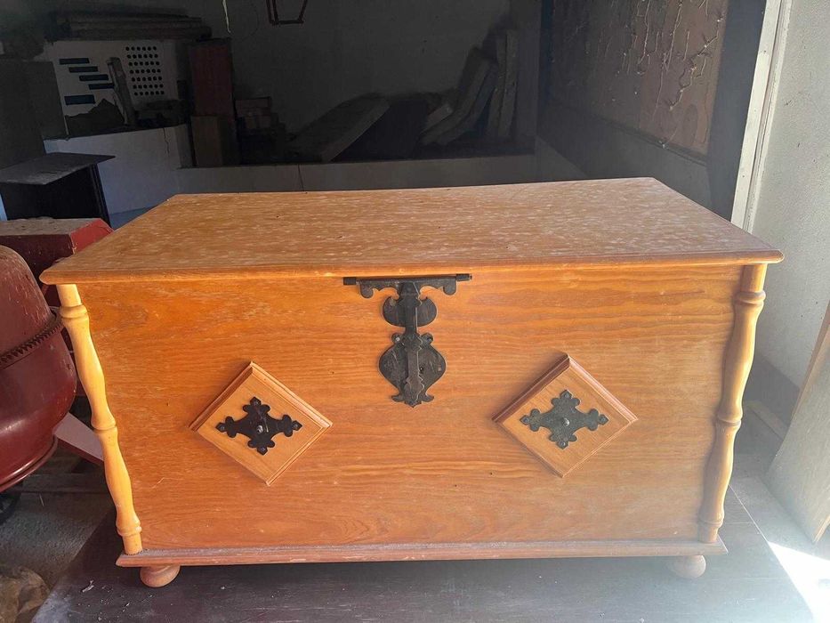 Arca/ báu em madeira