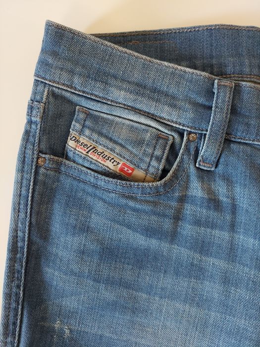 Niebieskie Jeansy Diesel.