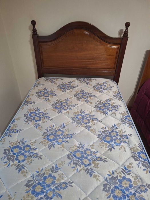 Cama pinho solteiro + estrado + colchão