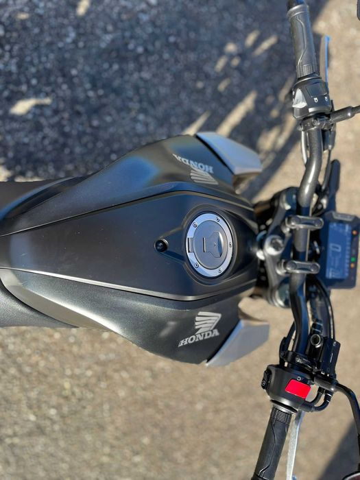 Honda CB125R em perfeito estado!