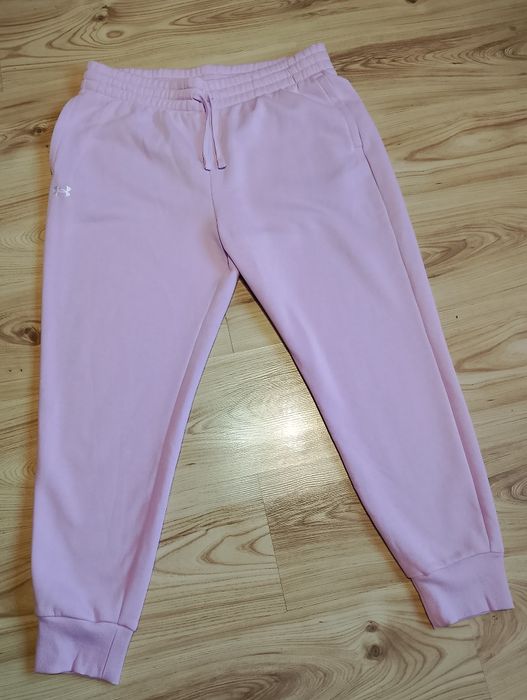 Różowe Damskie Spodnie Dresowe Dresy Joggery Under Armour Rival Fleece Pastelowy Pudrowy Róż