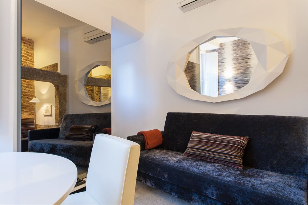 Sofá cinza com costas rebatíveis - excelente estado