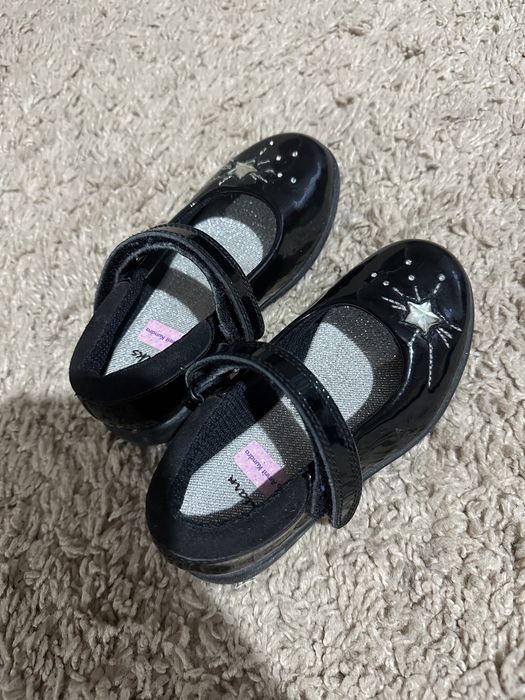 Czarne balerinki dla dziewczynki Clarks 26