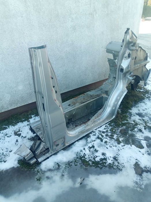 Trafic Primastar Vivaro Ćwiartka słupek próg podłużnica prawa