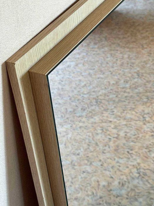 Велике настінне дзеркало