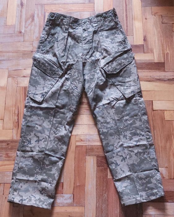 Куртка, китель та штани в кольорі піксель, Британія