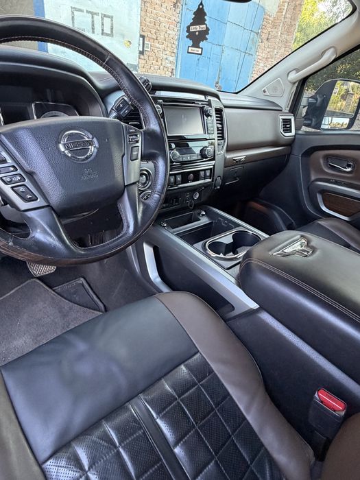 Nissan Titan platinum 2018
