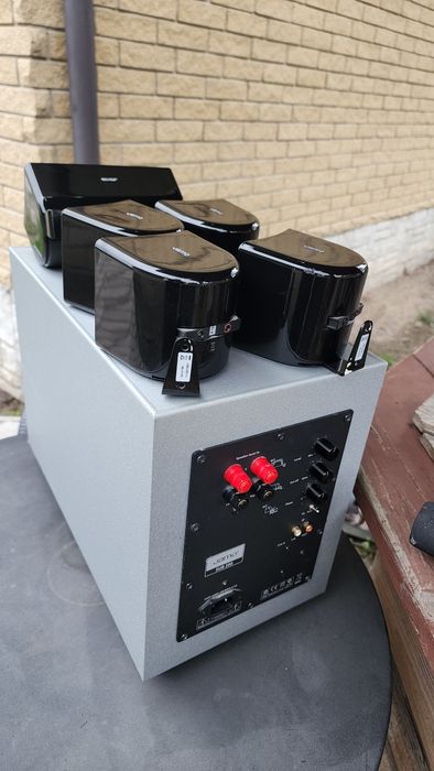 Subwoofer и колонки Jamo