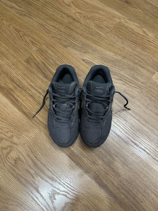 Оригінальні кросівки Nike V5 RNR "Medium Ash" — Розмір 40 (25 см)
