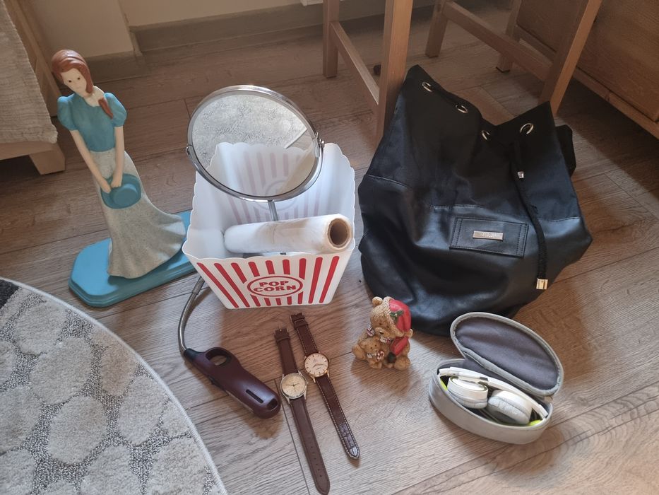 Oddam za darmo torebke figurke zegarki