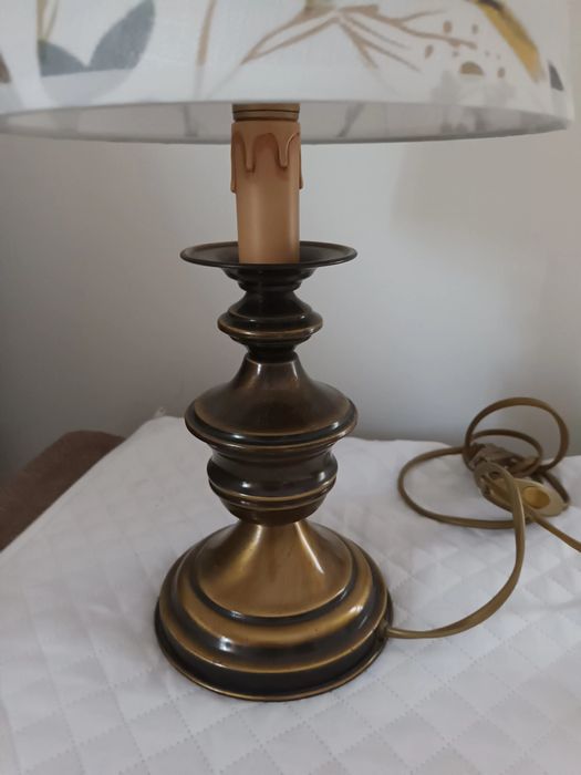 Par de candeeiros de mesa/cabeceira em latão