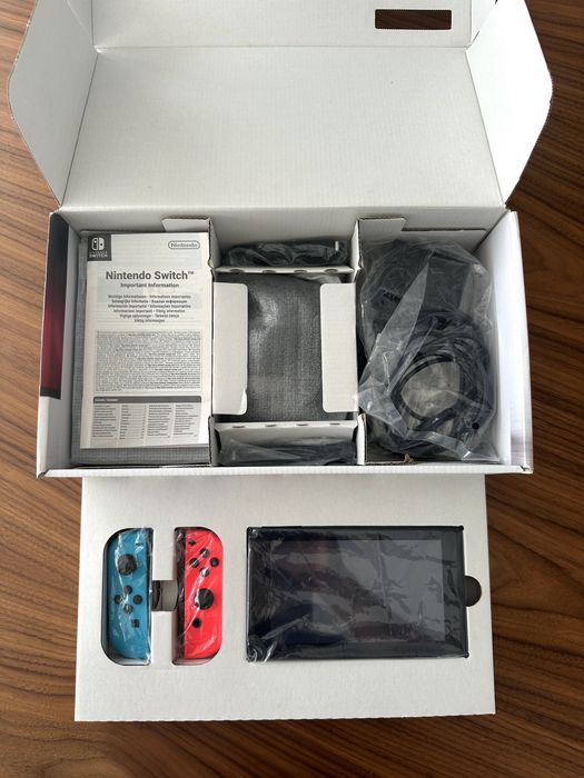 Nintendo Switch Edição Neon (Azul/Vermelho)