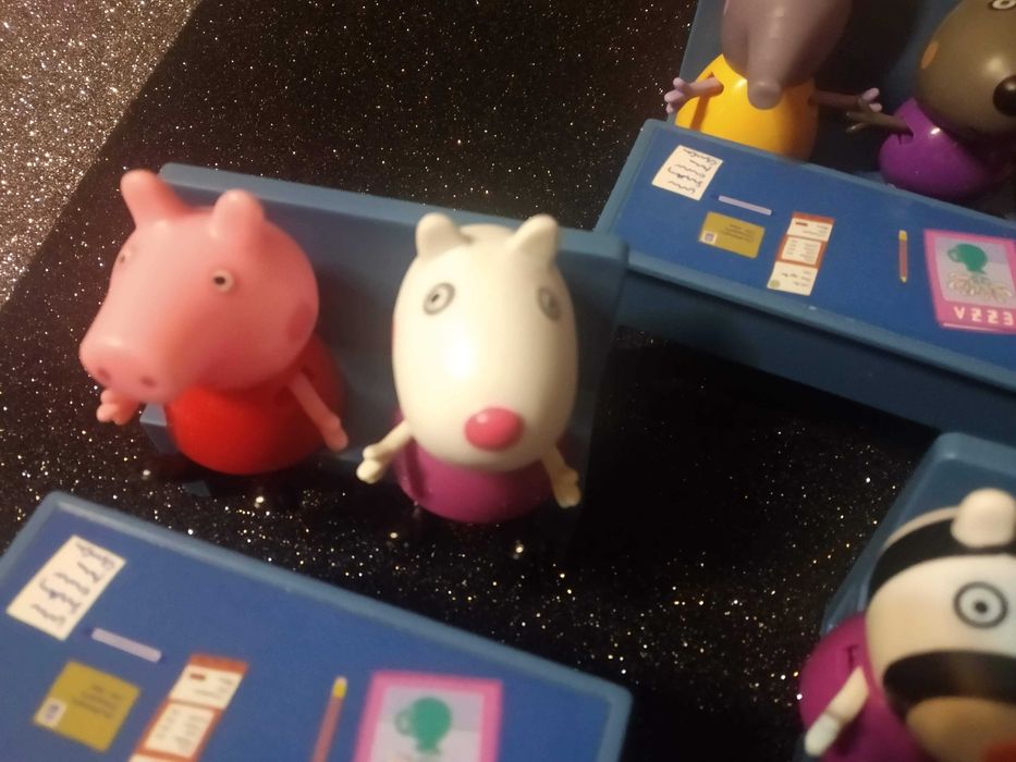 Natal - Peppa Pig Classroom Set Featuring Miss Gazelle and Friends64730237613442123