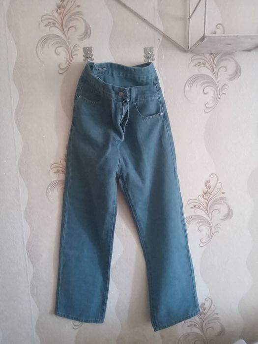 Джинси з високою посадкою