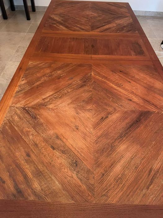 Mesa em madeira maciça extensível com 2,43m