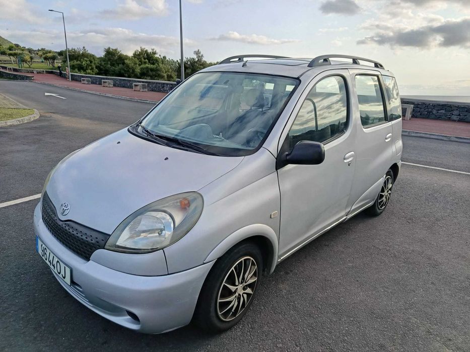 Vendo Toyota Yaris Verso 1.3 a gasolina de 1999
