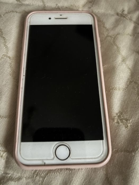 IPHone 8 com capa e protetoer