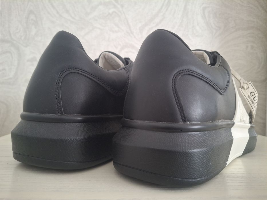 Кросівки Guess Нові 44р.