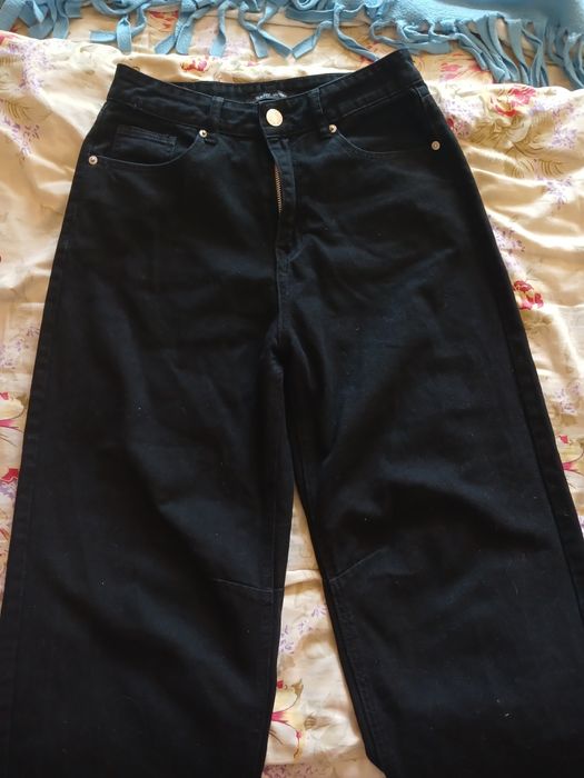 Чорні беггі джинси