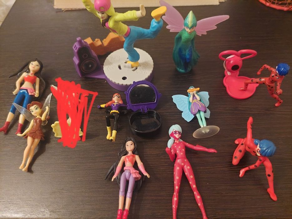 Продам киндерные фигурки Винкс,Феи,Барби,Попикси, Супер героини