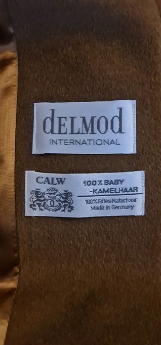 Płaszcz z wełny wielbłądziej