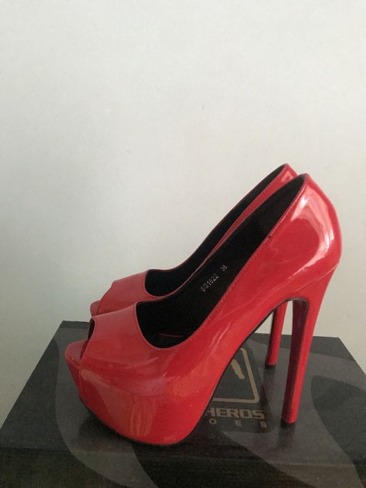 Туфлі, босоніжки на платформі