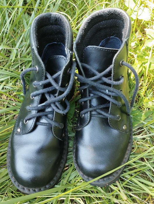 Czarne trapery Sznurowane