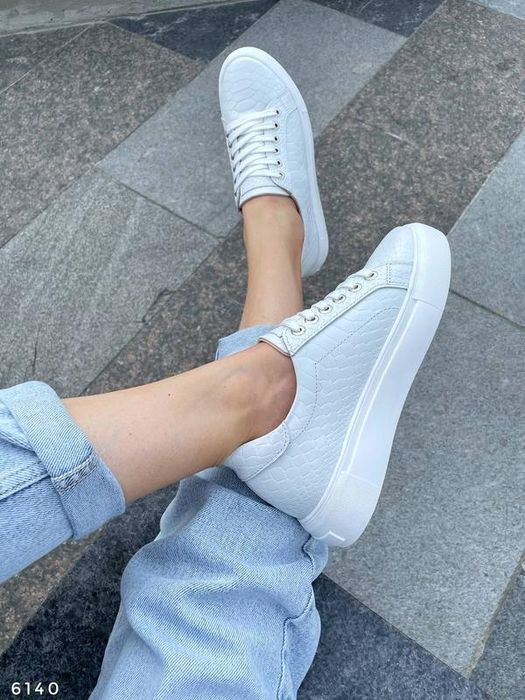 Базові шкіряні білі кеди