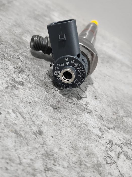 NOWY wtryskiwacz VW 2.0 TDI 0445.110.469 04L130277AC