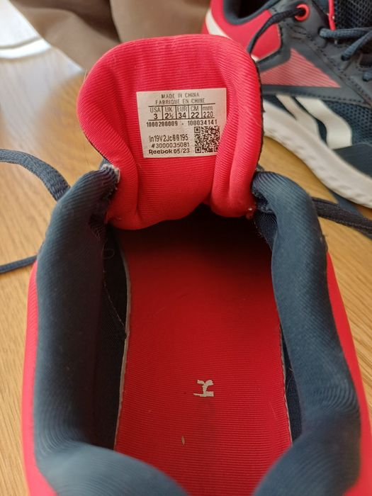 Продам кроссовки Reebok