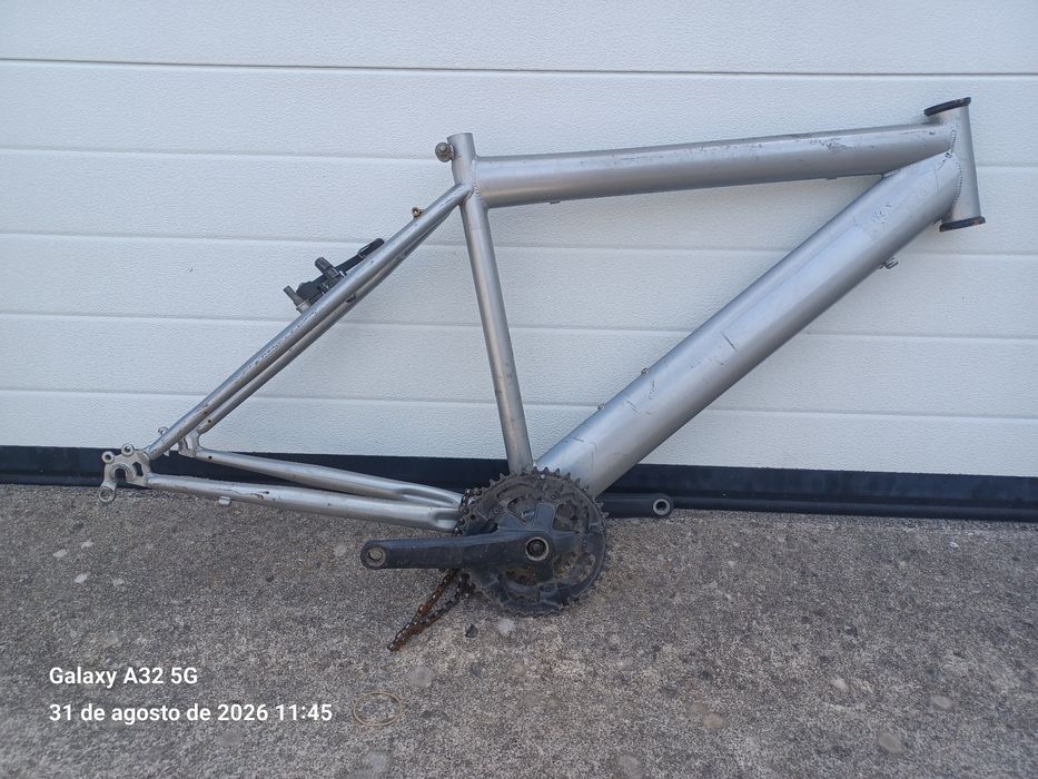 Vendo para desocupar quadro de bicicleta em bom estado