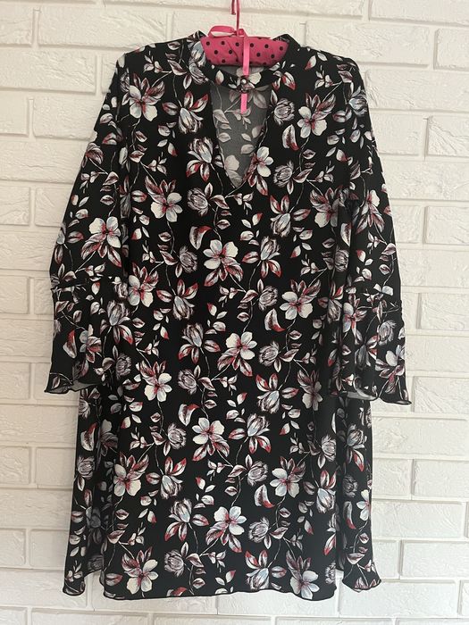 Sukienka w kwiaty wiosna L