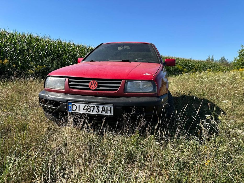 Продам Volkswagen vento 1.8 бензин