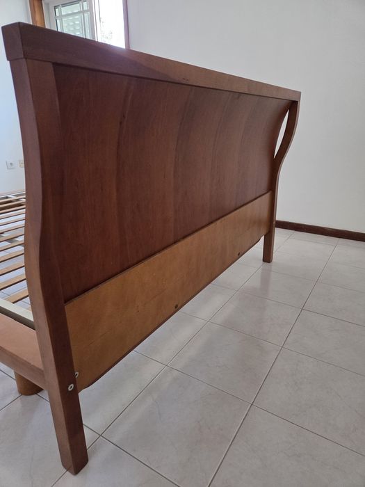 Vendo cama de casal em ótimo estado