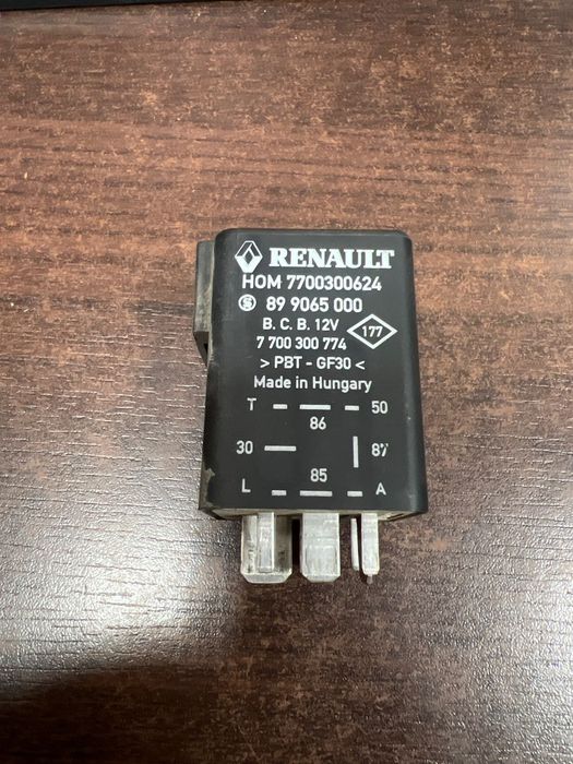 Przekaźnik świec żarowych Renault Master II 2.8 DTI 7700300624