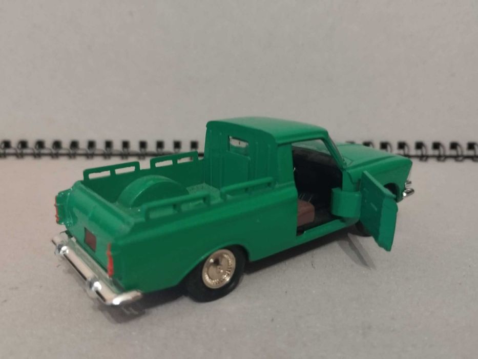 Иж 2715 (пирожок) сделано в СССР масштаб 1:43