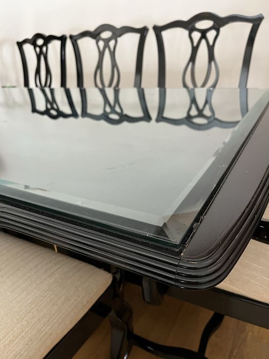 Conjunto de mesa e cadeiras estilo arte nova em preto