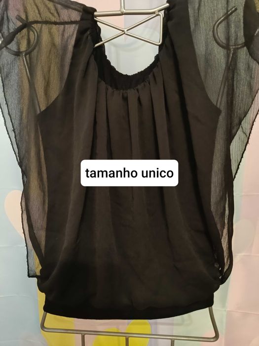 Cada peça 5 euros. Roupa variada