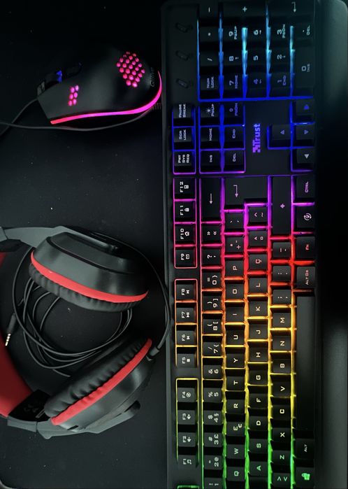 Pack Gamer RGB. Teclado e Heatset Trust e rato Qilive (como novo)
