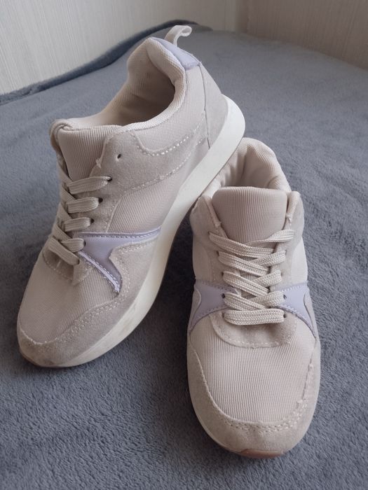 Buty sportowe dziewczęce 34