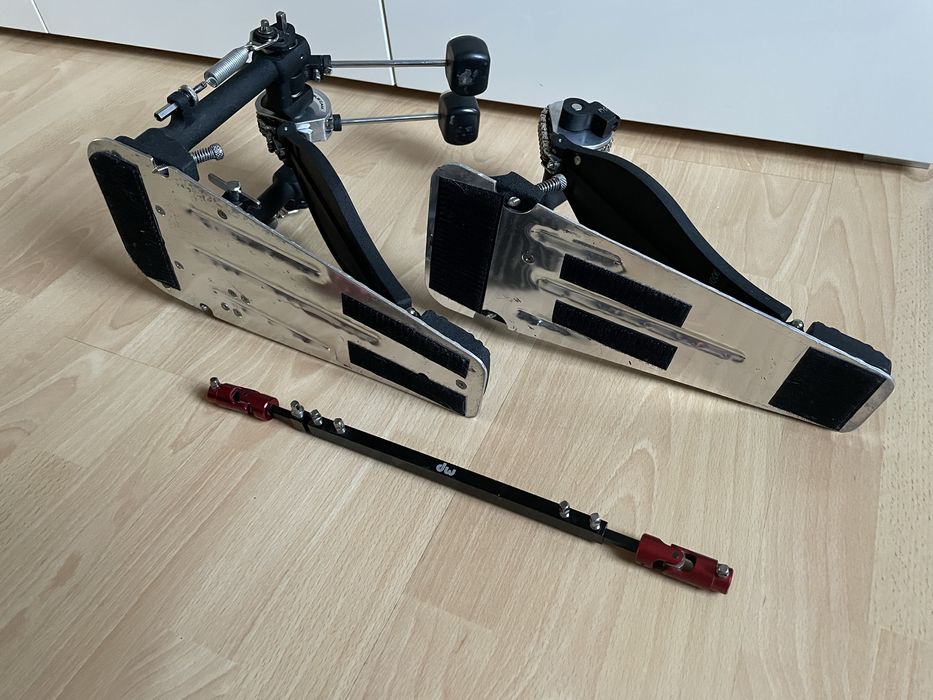 Dw8002 Twin Podwójna stopa z Case
