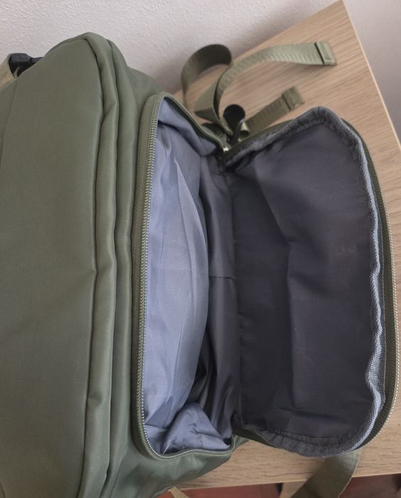 Mochila de viagem caqui