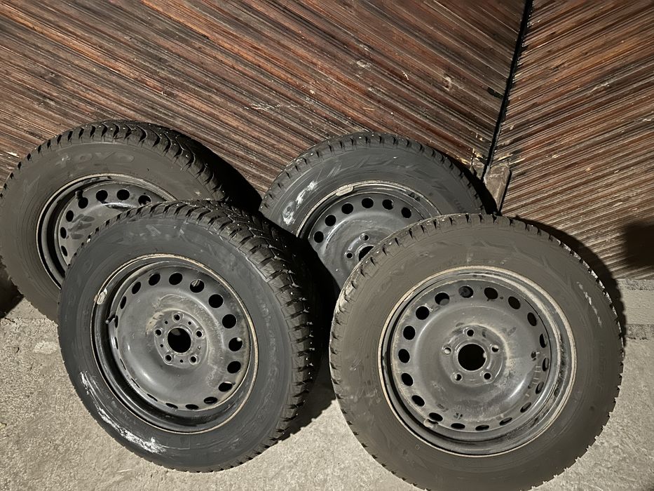 Продам зимову шиповану гуму на дисках 3000грн/шт+ торг