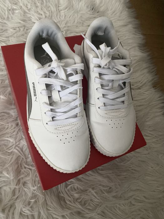 Білі кросівки puma