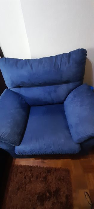 Poltrona sofa azul escuro Golegã • OLX Portugal